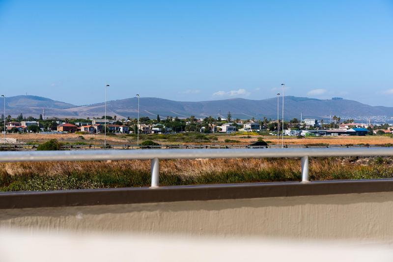 To Let 2 Bedroom Property for Rent in Dolphin Beach Western Cape